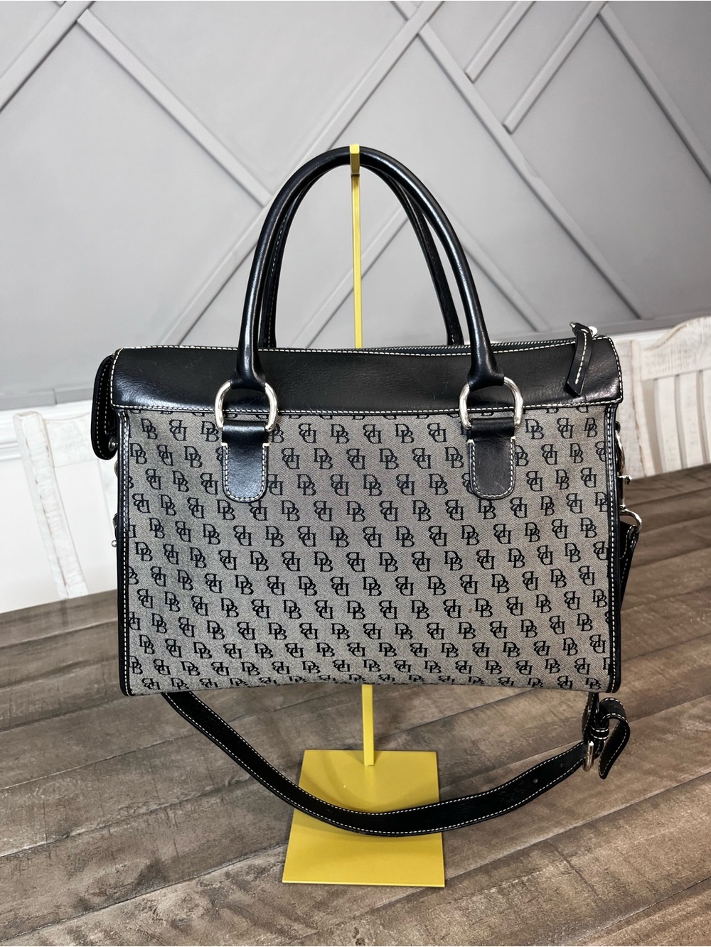 Dooney & Bourke DB Purse
Vintage Large Double
Pocket Tote Black Signature - Picture 7 of 12